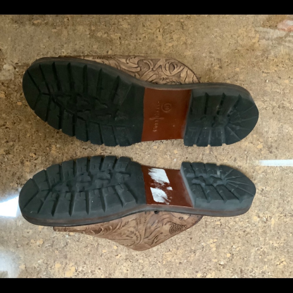 Sandals - image 2
